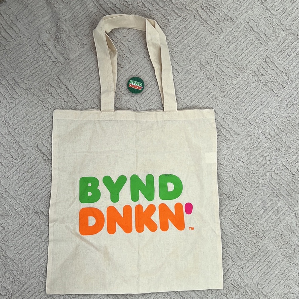 Dunkin Donuts BYND DNKN reusable tote bag and pop socket bundle New